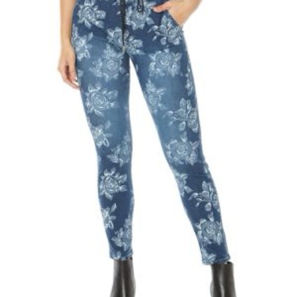 Juicy Couture Blue Skinny Jeans with Artistic Floral Design 27 NWT - Picture 1 of 3